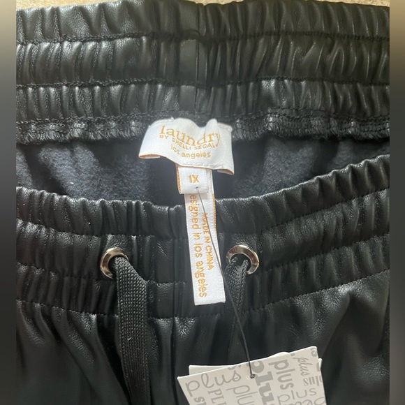 Plus size pants - Picture 3 of 3